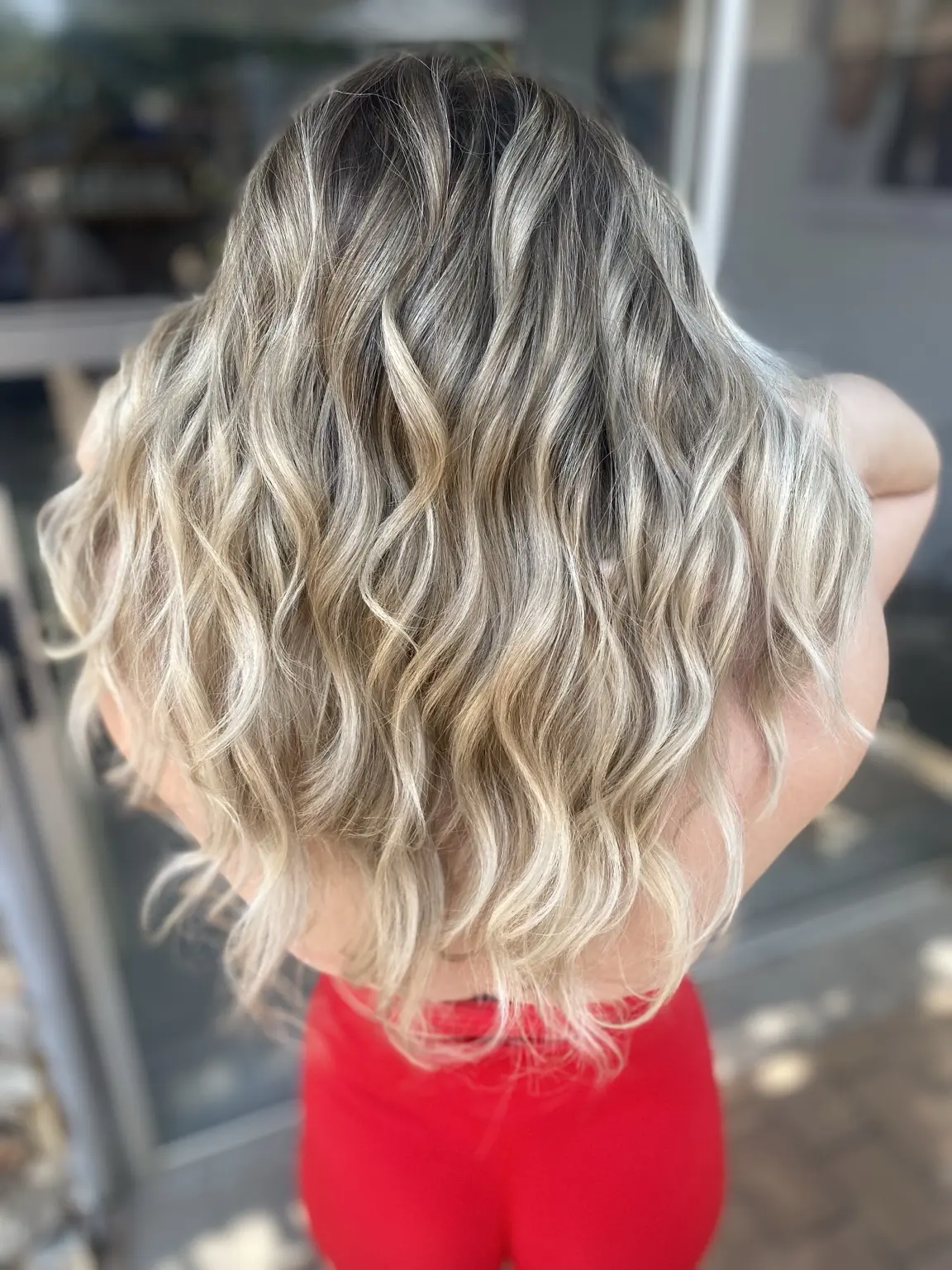 High contrast dimensional blonde waves