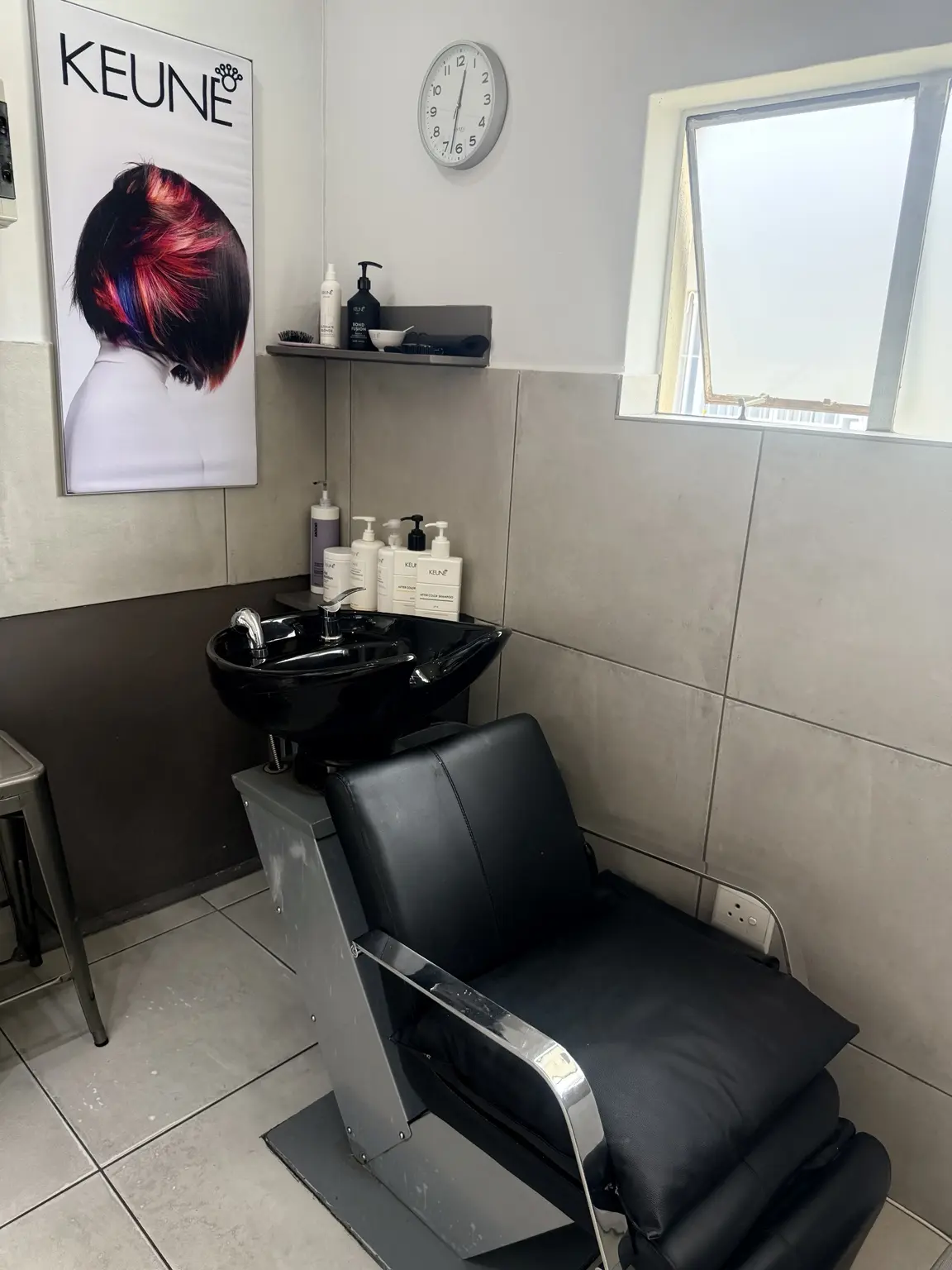 The salon wash basin